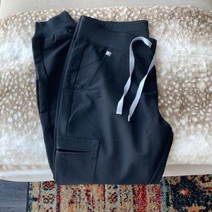 FIGS Black jogger pants PETITE